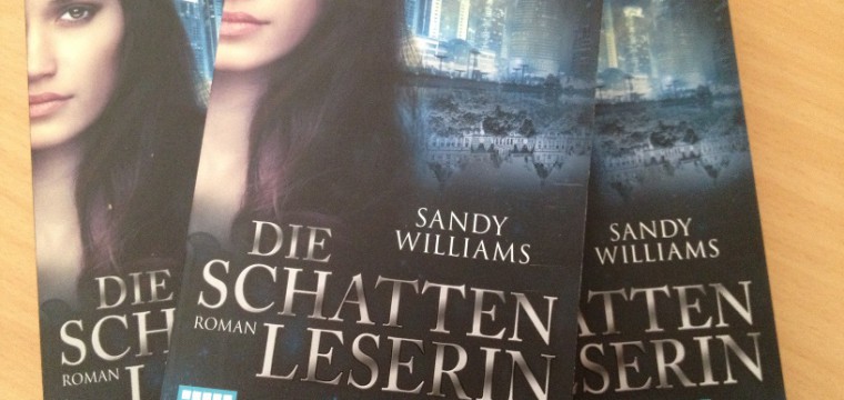 Die Schattenleserin – Silberne Glut/The Shattered Dark (A Shadow Reader Novel)